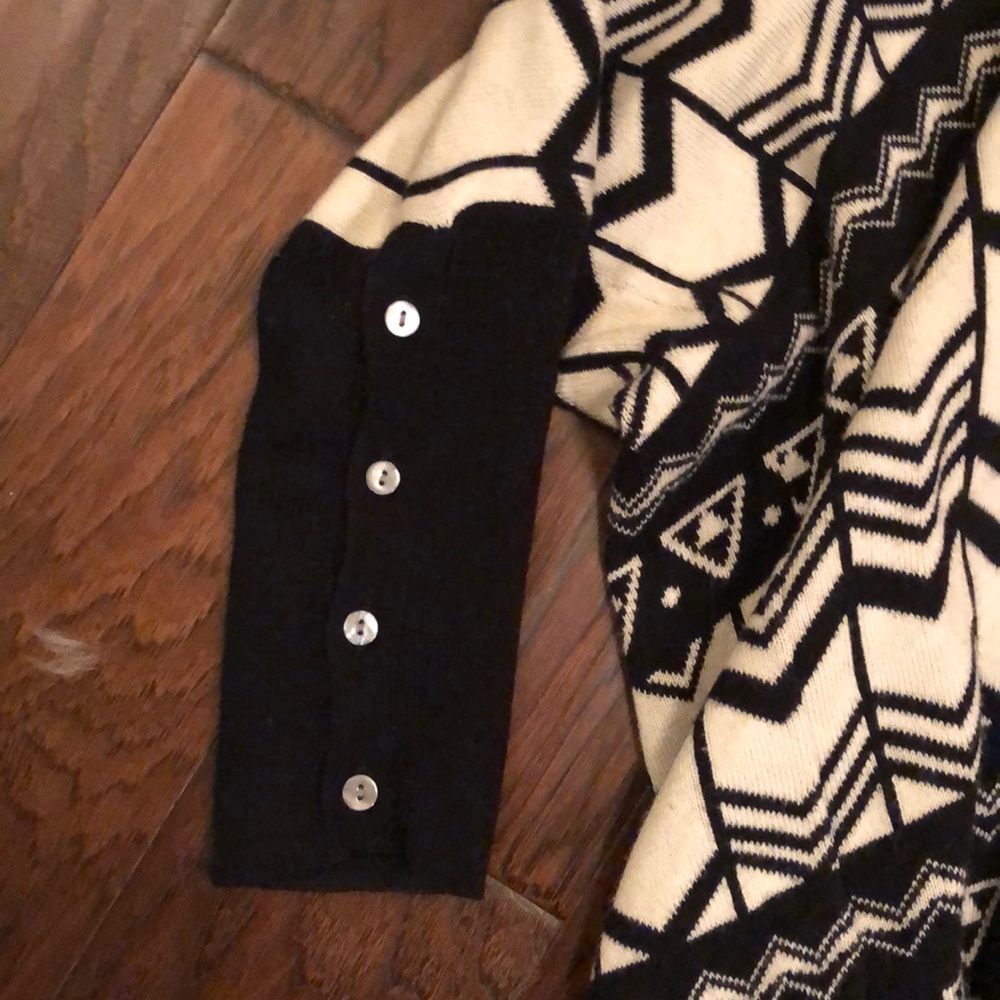 Forever 21 Sweater - Picture 2 of 5